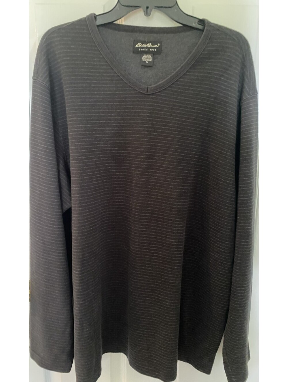 Eddie Bauer Sweater Men's Size XL Gray Long Sleeve Shirt Striped V-Neck